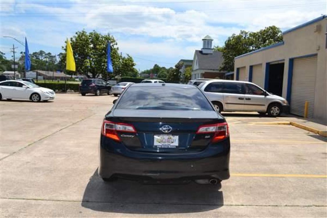 2012 BLACK /BLACK Toyota Camry SE (4T1BF1FK9CU) , 6-Speed Automatic transmission, located at 1355 North 11th Street, Beaumont, 77702, (409) 832-0006, 30.094290, -94.130096 - Photo #4