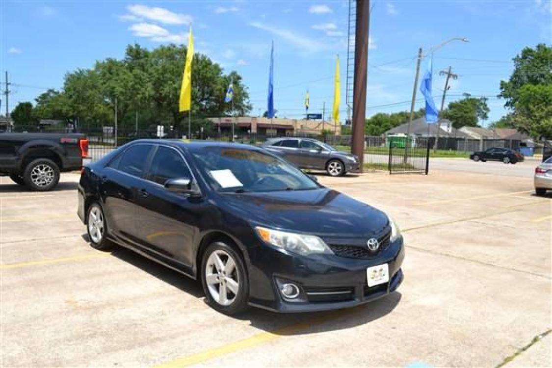 2012 BLACK /BLACK Toyota Camry SE (4T1BF1FK9CU) , 6-Speed Automatic transmission, located at 1355 North 11th Street, Beaumont, 77702, (409) 832-0006, 30.094290, -94.130096 - Photo #7