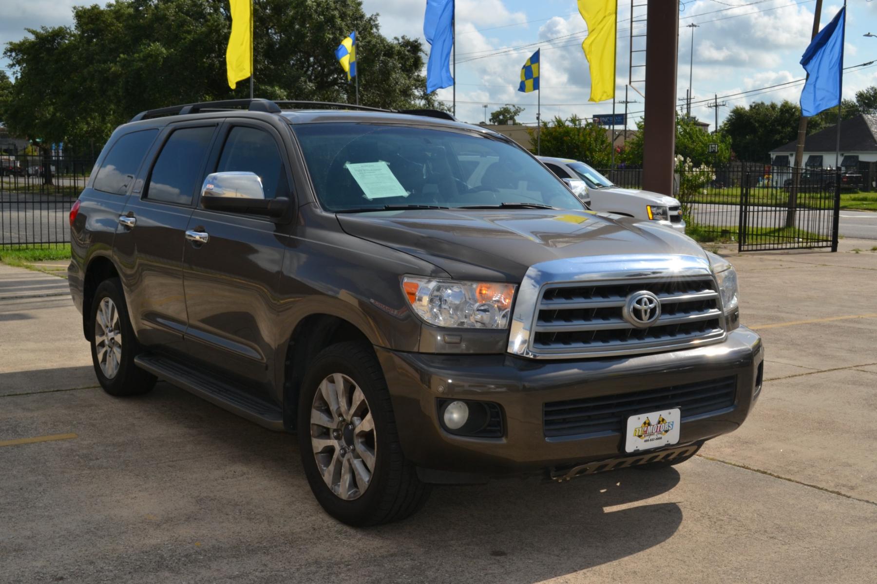 2010 Pyrite Mica /Graphite Leather Interior Toyota Sequoia Limited 4WD FFV (5TDJW5G19AS) with an 5.7L V8 DOHC 32V FFV engine, 6-Speed Automatic transmission, located at 1355 North 11th Street, Beaumont, 77702, (409) 832-0006, 30.094290, -94.130096 - Photo #6