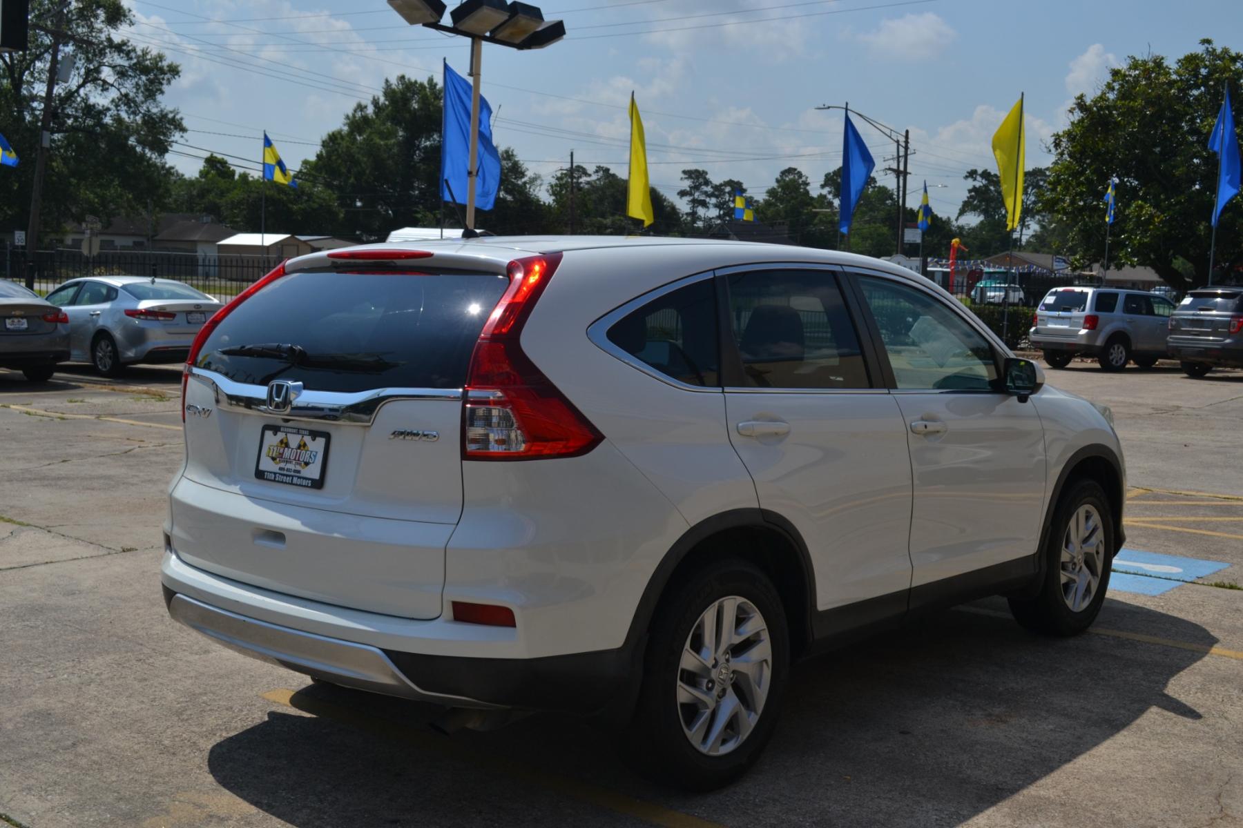 2015 White Diamond Pearl /Gray, cloth Honda CR-V EX 4WD (5J6RM4H54FL) with an 2.4L L4 DOHC 16V engine, Continuously Variable Transmission transmission, located at 1355 North 11th Street, Beaumont, 77702, (409) 832-0006, 30.094290, -94.130096 - Photo #4
