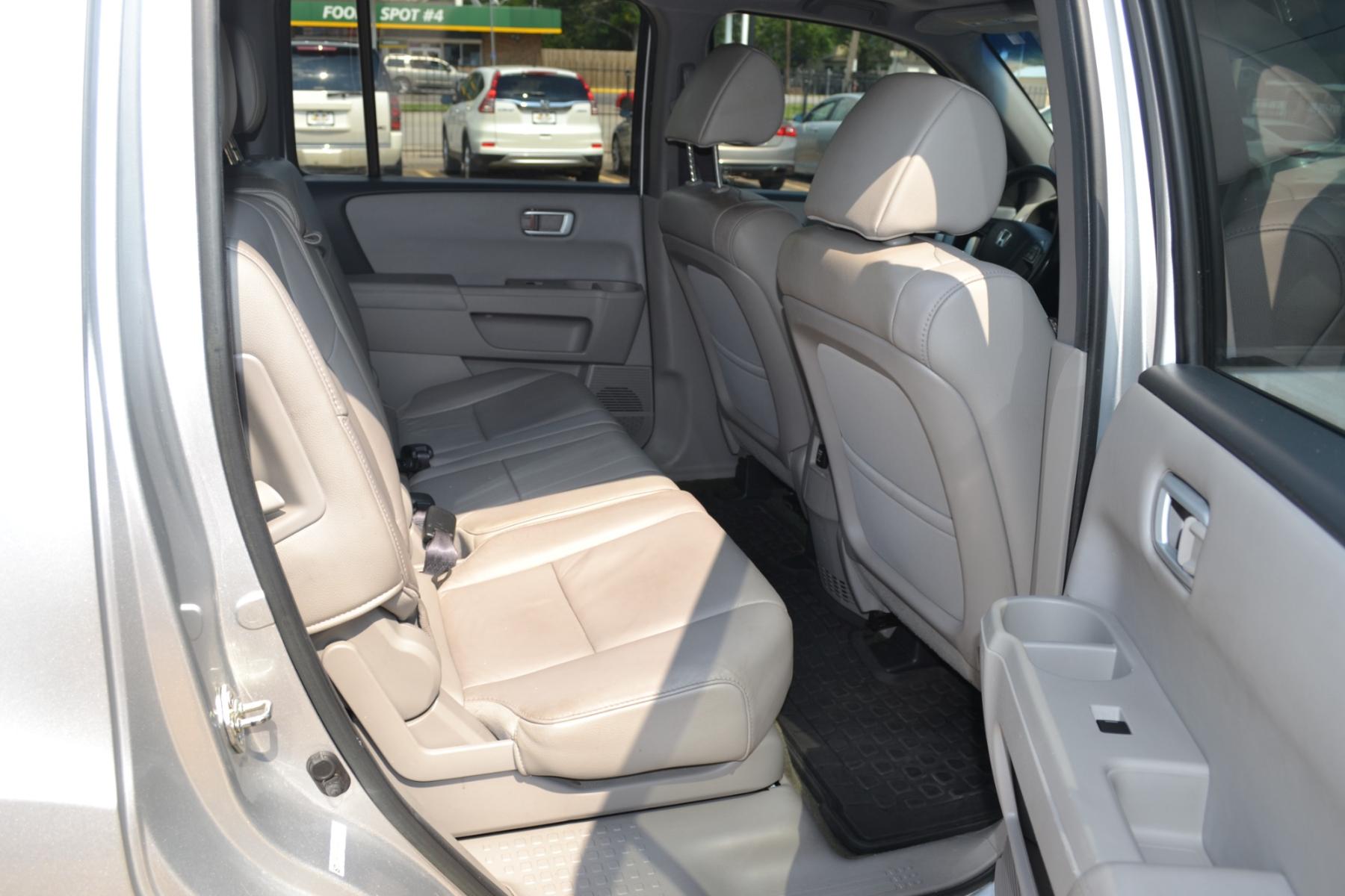 2014 Alabaster Silver Metallic /Gray Honda Pilot EX-L 2WD 5-Spd AT (5FNYF3H55EB) with an 3.5L V6 SOHC 24V engine, 5-Speed Automatic transmission, located at 1355 North 11th Street, Beaumont, 77702, (409) 832-0006, 30.094290, -94.130096 - Photo #12