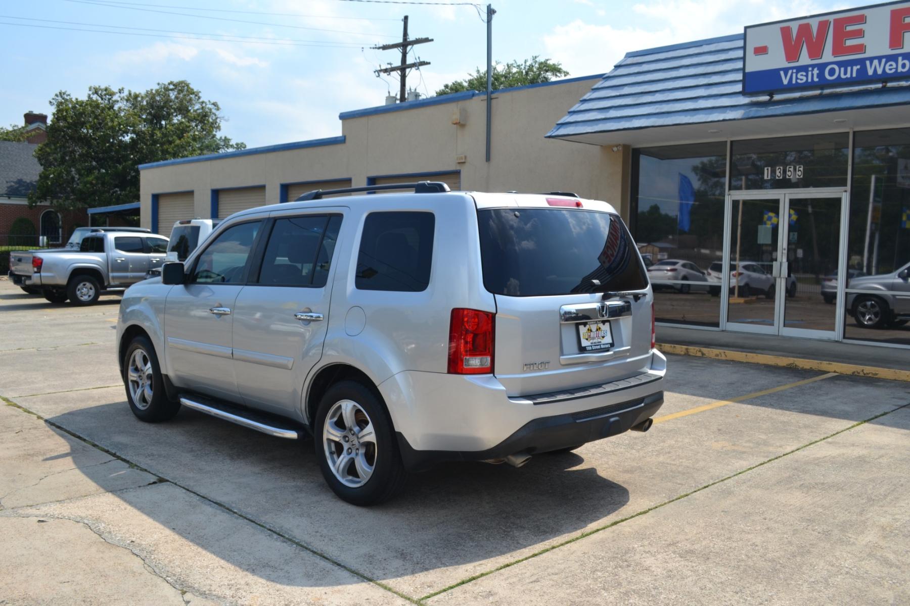 2014 Alabaster Silver Metallic /Gray Honda Pilot EX-L 2WD 5-Spd AT (5FNYF3H55EB) with an 3.5L V6 SOHC 24V engine, 5-Speed Automatic transmission, located at 1355 North 11th Street, Beaumont, 77702, (409) 832-0006, 30.094290, -94.130096 - Photo #2