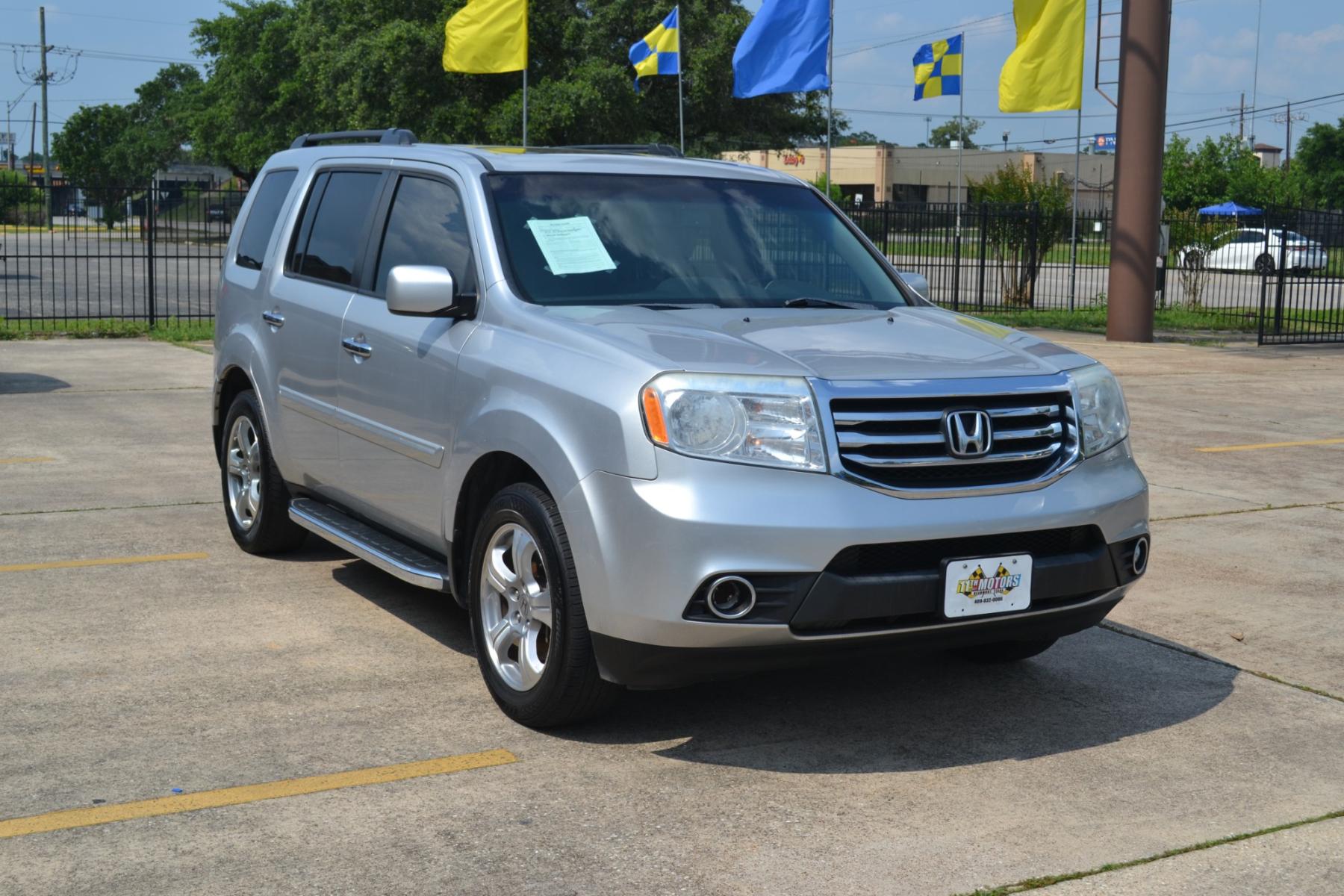 2014 Alabaster Silver Metallic /Gray Honda Pilot EX-L 2WD 5-Spd AT (5FNYF3H55EB) with an 3.5L V6 SOHC 24V engine, 5-Speed Automatic transmission, located at 1355 North 11th Street, Beaumont, 77702, (409) 832-0006, 30.094290, -94.130096 - Photo #6