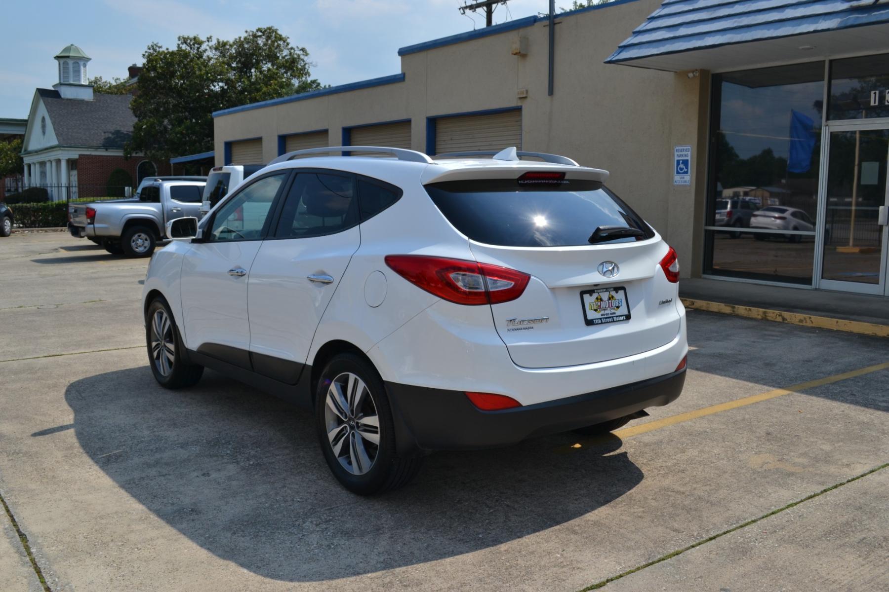2014 Winter White /Taupe Hyundai Tucson GLS 2WD (KM8JU3AG6EU) with an 2.4L L4 DOHC 16V engine, 6-Speed Automatic transmission, located at 1355 North 11th Street, Beaumont, 77702, (409) 832-0006, 30.094290, -94.130096 - Photo #2