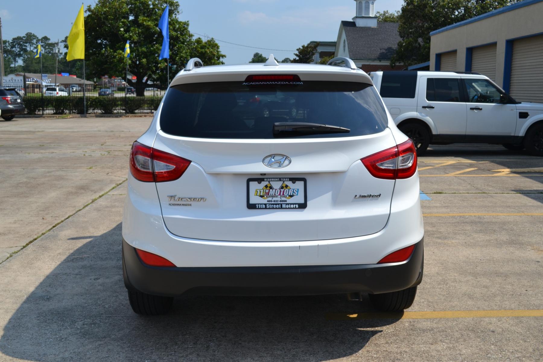 2014 Winter White /Taupe Hyundai Tucson GLS 2WD (KM8JU3AG6EU) with an 2.4L L4 DOHC 16V engine, 6-Speed Automatic transmission, located at 1355 North 11th Street, Beaumont, 77702, (409) 832-0006, 30.094290, -94.130096 - Photo #3