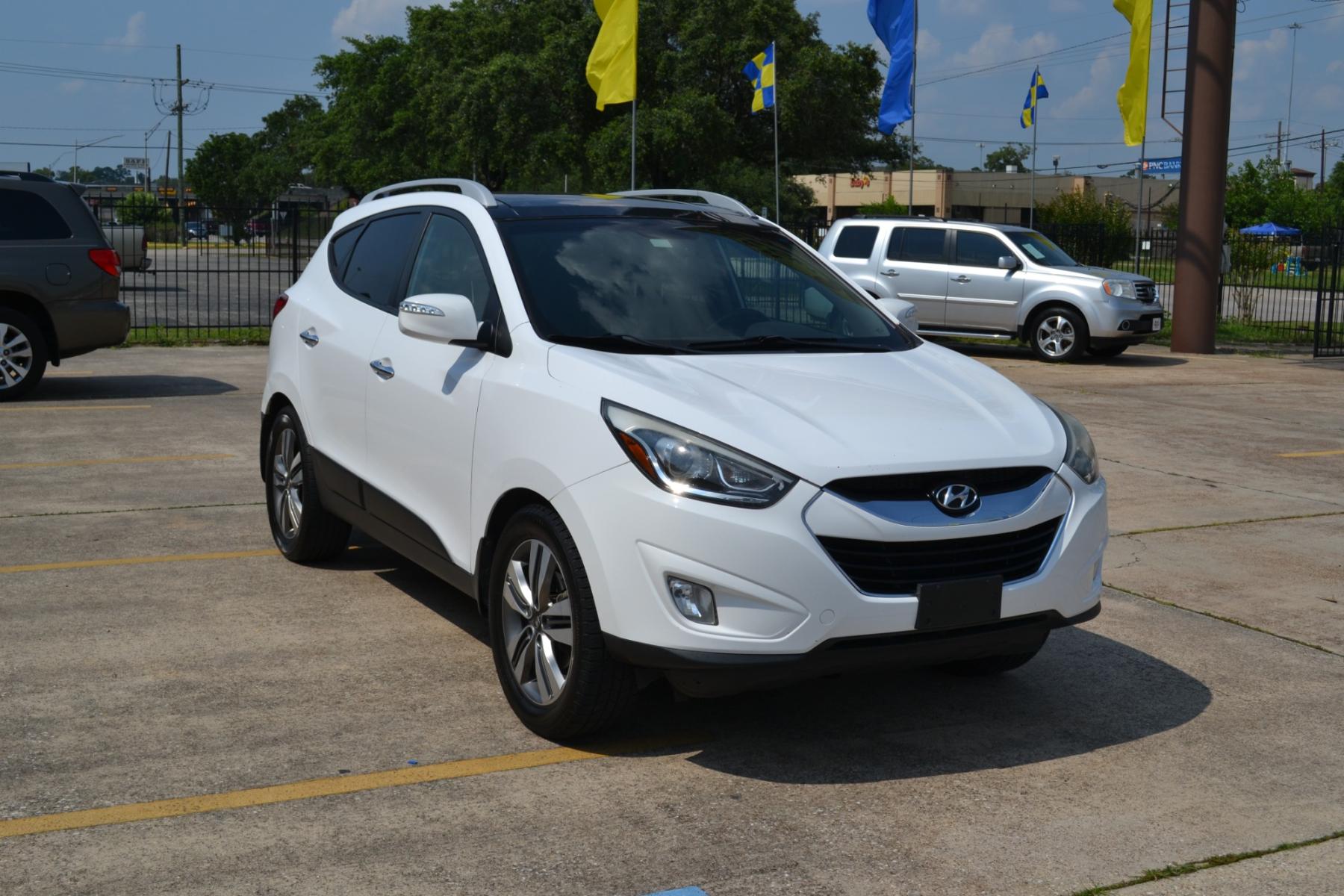 2014 Winter White /Taupe Hyundai Tucson GLS 2WD (KM8JU3AG6EU) with an 2.4L L4 DOHC 16V engine, 6-Speed Automatic transmission, located at 1355 North 11th Street, Beaumont, 77702, (409) 832-0006, 30.094290, -94.130096 - Photo #6