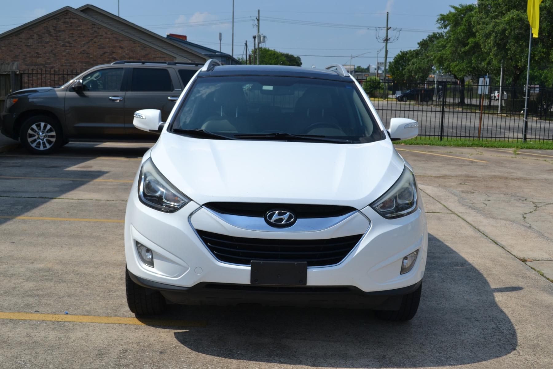 2014 Winter White /Taupe Hyundai Tucson GLS 2WD (KM8JU3AG6EU) with an 2.4L L4 DOHC 16V engine, 6-Speed Automatic transmission, located at 1355 North 11th Street, Beaumont, 77702, (409) 832-0006, 30.094290, -94.130096 - Photo #7