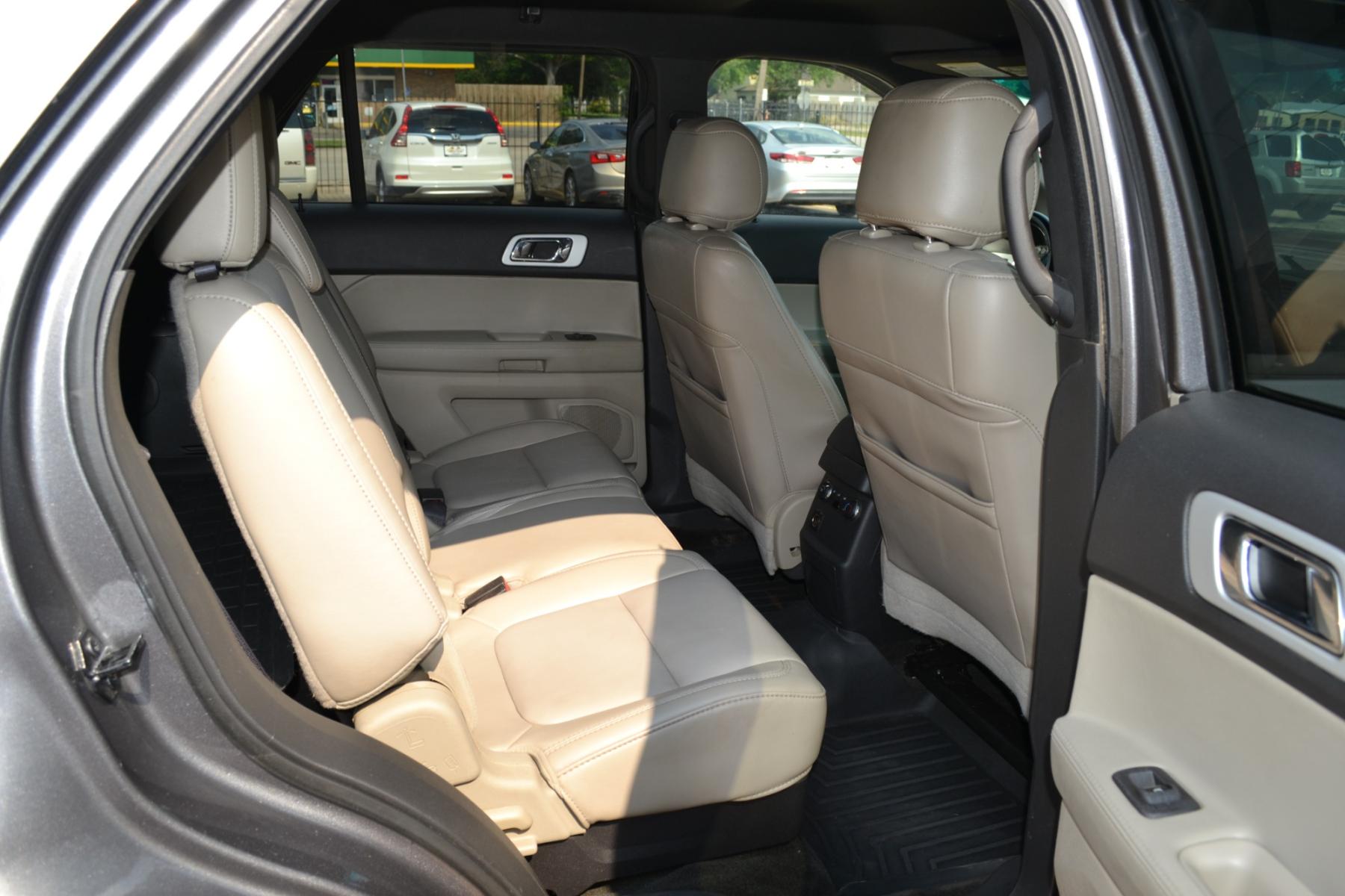 2013 Ingot Silver Metallic /Charcoal Black Cloth Interior Ford Explorer XLT FWD (1FM5K7D81DG) with an 3.5L V6 DOHC 24V engine, 6-Speed Automatic transmission, located at 1355 North 11th Street, Beaumont, 77702, (409) 832-0006, 30.094290, -94.130096 - Photo #12