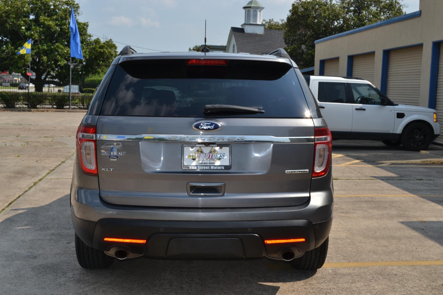 2013 Ingot Silver Metallic /Charcoal Black Cloth Interior Ford Explorer XLT FWD (1FM5K7D81DG) with an 3.5L V6 DOHC 24V engine, 6-Speed Automatic transmission, located at 1355 North 11th Street, Beaumont, 77702, (409) 832-0006, 30.094290, -94.130096 - Photo #3