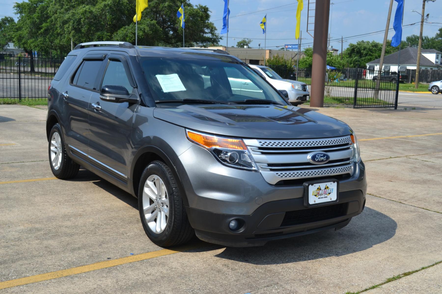 2013 Ingot Silver Metallic /Charcoal Black Cloth Interior Ford Explorer XLT FWD (1FM5K7D81DG) with an 3.5L V6 DOHC 24V engine, 6-Speed Automatic transmission, located at 1355 North 11th Street, Beaumont, 77702, (409) 832-0006, 30.094290, -94.130096 - Photo #6