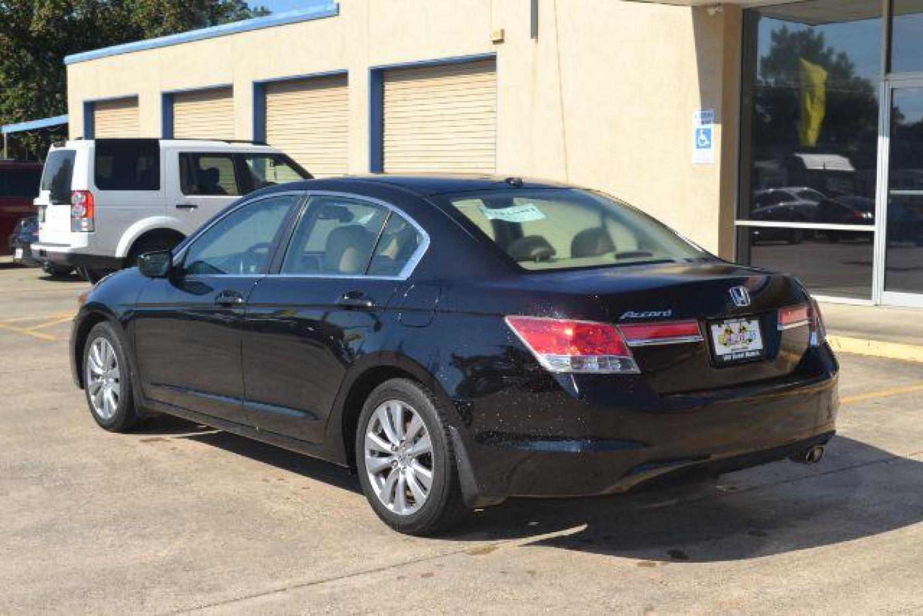 2011 Crystal Black Pearl /Ivory Leather Interior Honda Accord EX-L Sedan AT with Navigation (1HGCP2F83BA) with an 2.4L L4 DOHC 16V engine, 5-Speed Automatic transmission, located at 1355 North 11th Street, Beaumont, 77702, (409) 832-0006, 30.094290, -94.130096 - Photo #19