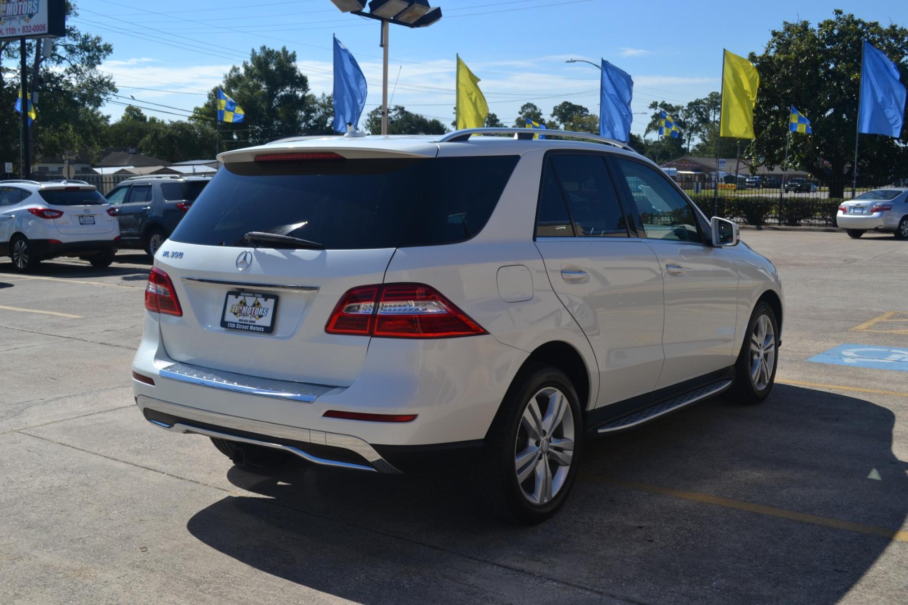 2014 Polar White /Almond Beige/Black Mercedes-Benz M-Class ML350 4MATIC (4JGDA5JB7EA) with an 3.5L V6 DOHC 24V engine, 7-Speed Automatic transmission, located at 1355 North 11th Street, Beaumont, 77702, (409) 832-0006, 30.094290, -94.130096 - Photo #4