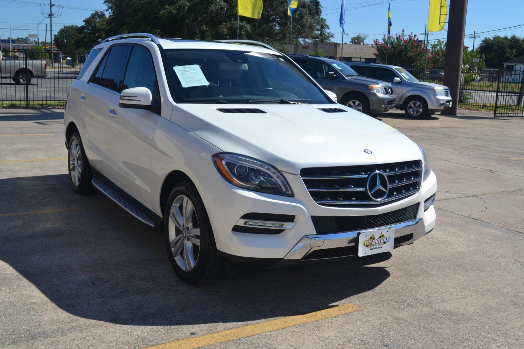 2014 Polar White /Almond Beige/Black Mercedes-Benz M-Class ML350 4MATIC (4JGDA5JB7EA) with an 3.5L V6 DOHC 24V engine, 7-Speed Automatic transmission, located at 1355 North 11th Street, Beaumont, 77702, (409) 832-0006, 30.094290, -94.130096 - Photo #6