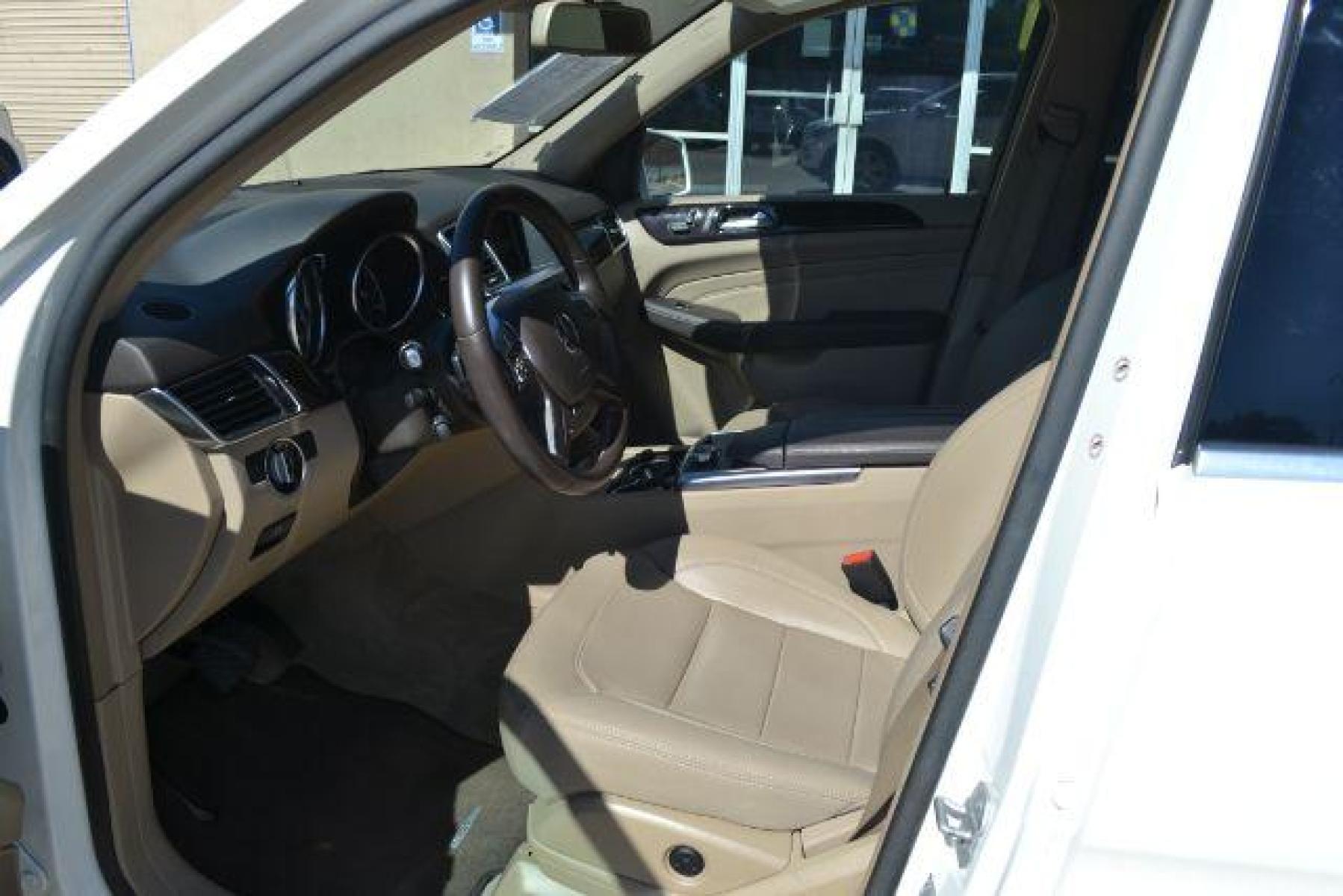 2014 Polar White /Almond Beige/Black Mercedes-Benz M-Class ML350 4MATIC (4JGDA5JB7EA) with an 3.5L V6 DOHC 24V engine, 7-Speed Automatic transmission, located at 1355 North 11th Street, Beaumont, 77702, (409) 832-0006, 30.094290, -94.130096 - Photo #26