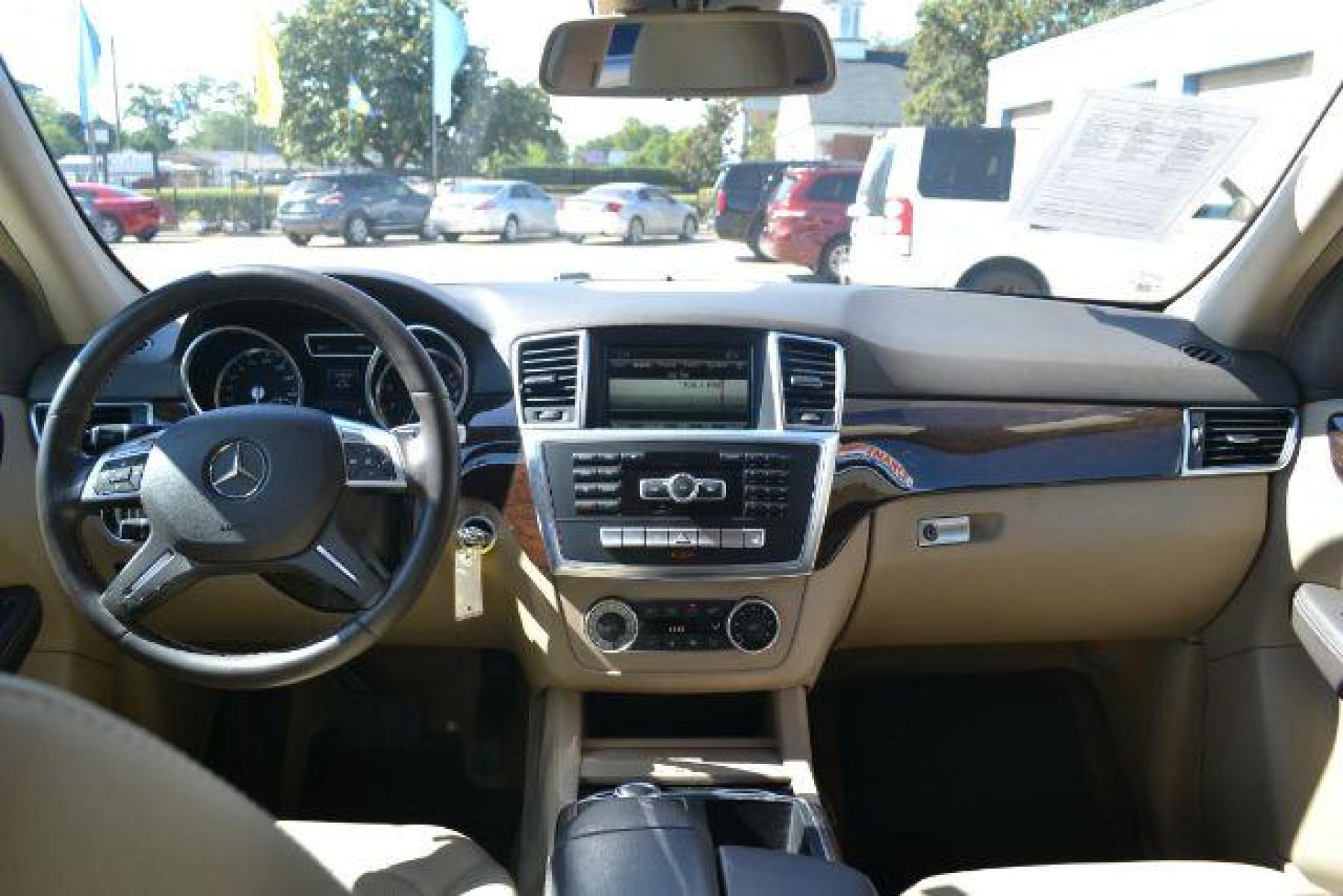 2014 Polar White /Almond Beige/Black Mercedes-Benz M-Class ML350 4MATIC (4JGDA5JB7EA) with an 3.5L V6 DOHC 24V engine, 7-Speed Automatic transmission, located at 1355 North 11th Street, Beaumont, 77702, (409) 832-0006, 30.094290, -94.130096 - Photo #31