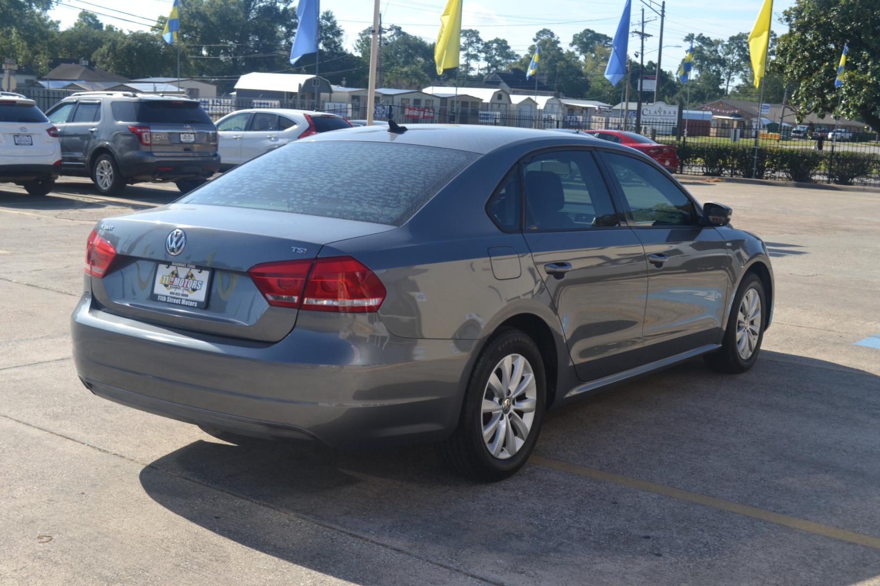 2014 Platinum Gray Metallic /Titan Black Volkswagen Passat 1.8T S AT (1VWAS7A36EC) with an 1.8L L4 TURBO DIESEL engine, 6-Speed Automatic transmission, located at 1355 North 11th Street, Beaumont, 77702, (409) 832-0006, 30.094290, -94.130096 - Photo #4