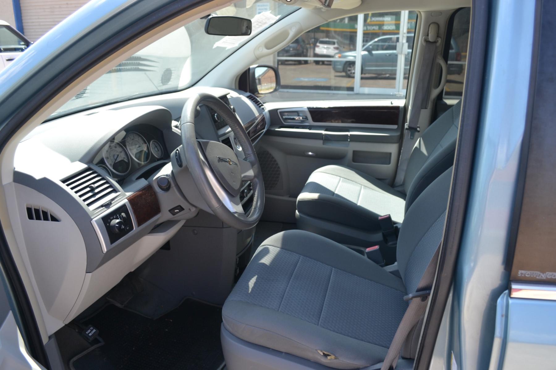 2010 Clearwater Blue Pearl /Medium Slate Gray/Light Shale Cloth Interior Chrysler Town and Country Touring (2A4RR5D16AR) with an 3.8L V6 OHV 12V engine, 6-Speed Automatic transmission, located at 1355 North 11th Street, Beaumont, 77702, (409) 832-0006, 30.094290, -94.130096 - Photo #9