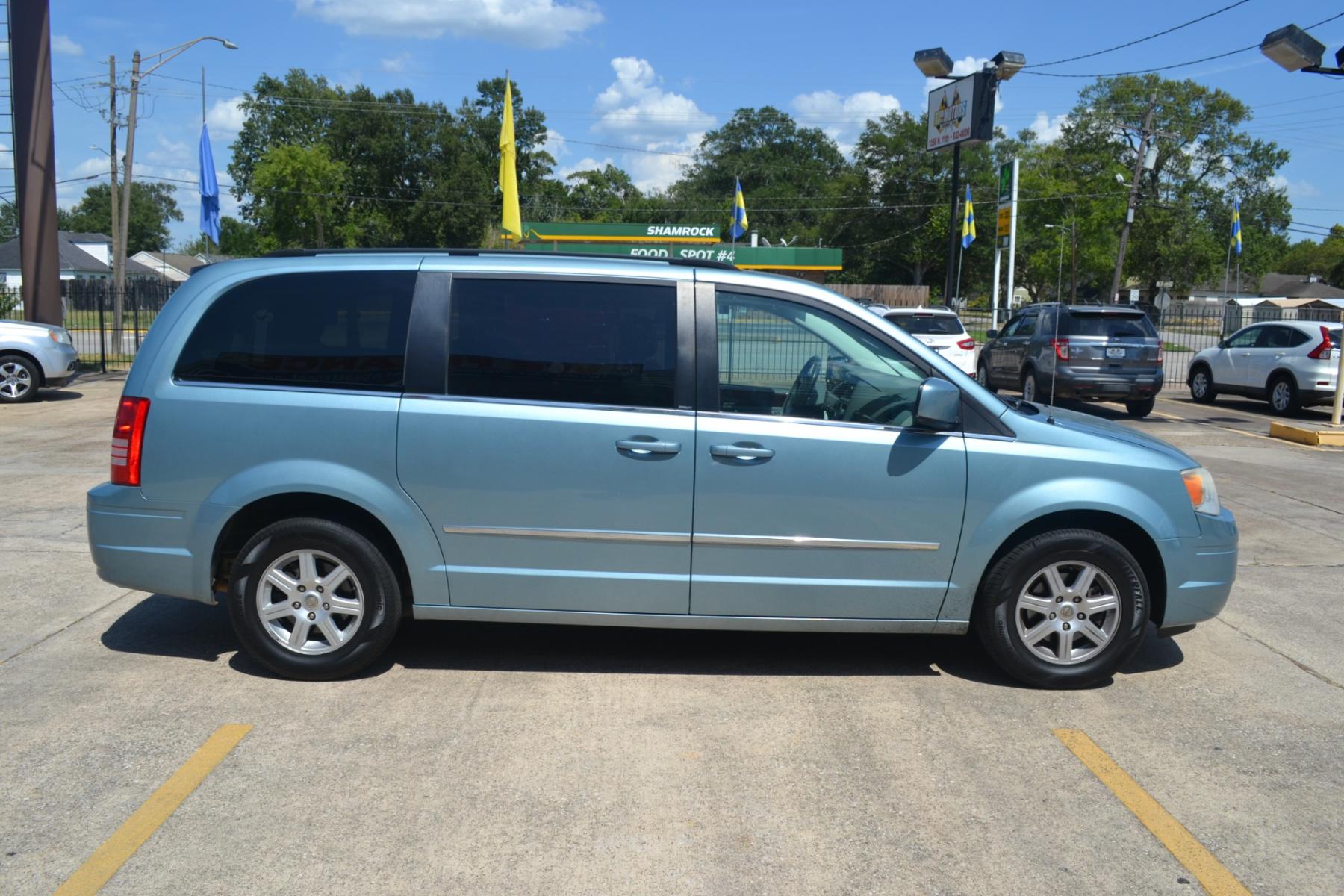 2010 Clearwater Blue Pearl /Medium Slate Gray/Light Shale Cloth Interior Chrysler Town and Country Touring (2A4RR5D16AR) with an 3.8L V6 OHV 12V engine, 6-Speed Automatic transmission, located at 1355 North 11th Street, Beaumont, 77702, (409) 832-0006, 30.094290, -94.130096 - Photo #5