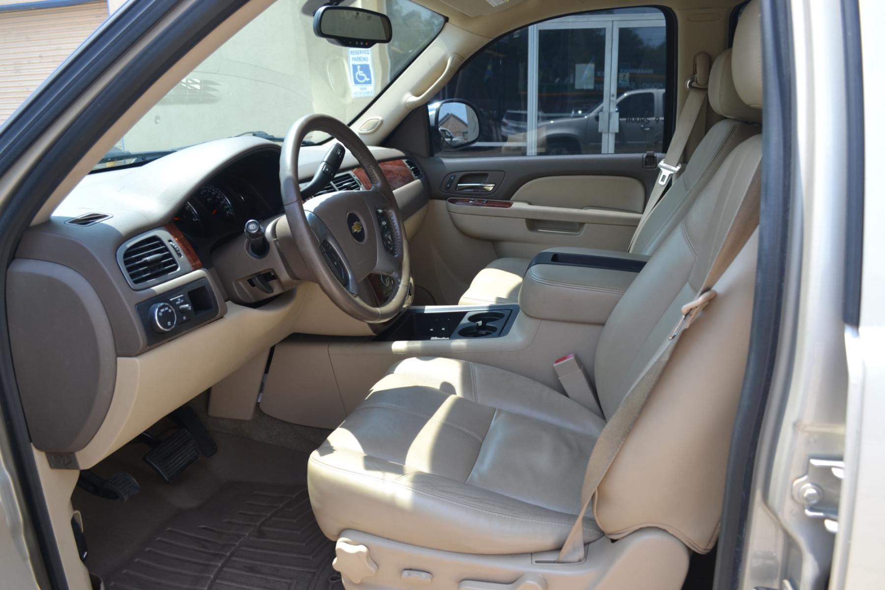 2013 Champagne Silver Metallic /Light Cashmere/Dark Cashmere Leather Interior Chevrolet Tahoe LT 2WD (1GNSCBE08DR) with an 5.3L V8 OHV 16V FFV engine, 6-Speed Automatic transmission, located at 1355 North 11th Street, Beaumont, 77702, (409) 832-0006, 30.094290, -94.130096 - Photo #9