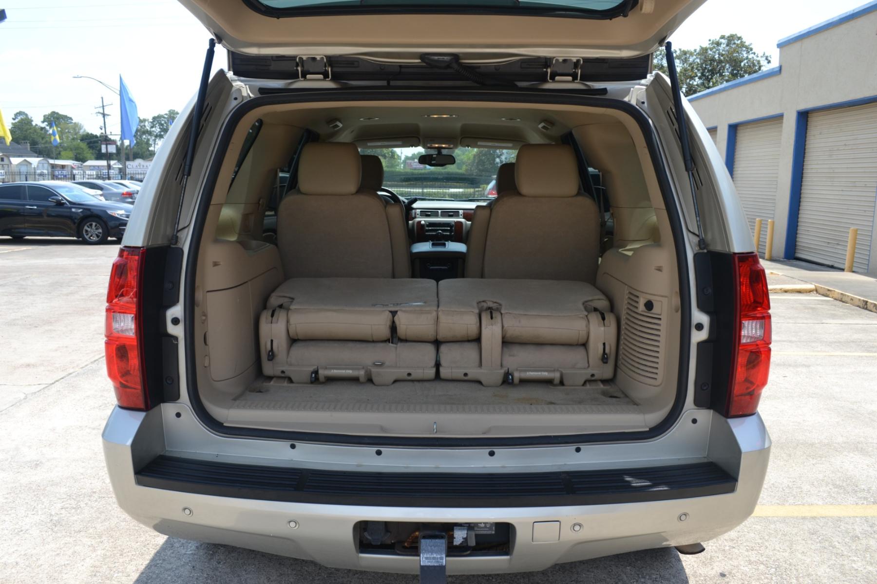 2013 Champagne Silver Metallic /Light Cashmere/Dark Cashmere Leather Interior Chevrolet Tahoe LT 2WD (1GNSCBE08DR) with an 5.3L V8 OHV 16V FFV engine, 6-Speed Automatic transmission, located at 1355 North 11th Street, Beaumont, 77702, (409) 832-0006, 30.094290, -94.130096 - Photo #11
