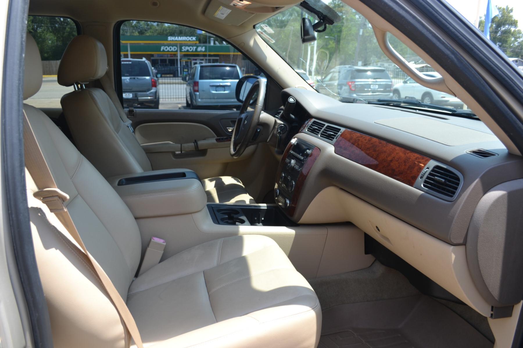 2013 Champagne Silver Metallic /Light Cashmere/Dark Cashmere Leather Interior Chevrolet Tahoe LT 2WD (1GNSCBE08DR) with an 5.3L V8 OHV 16V FFV engine, 6-Speed Automatic transmission, located at 1355 North 11th Street, Beaumont, 77702, (409) 832-0006, 30.094290, -94.130096 - Photo #13